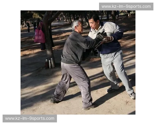 太极老人能否敌过格斗猛将?一场跨越时空的智慧与力量的对话